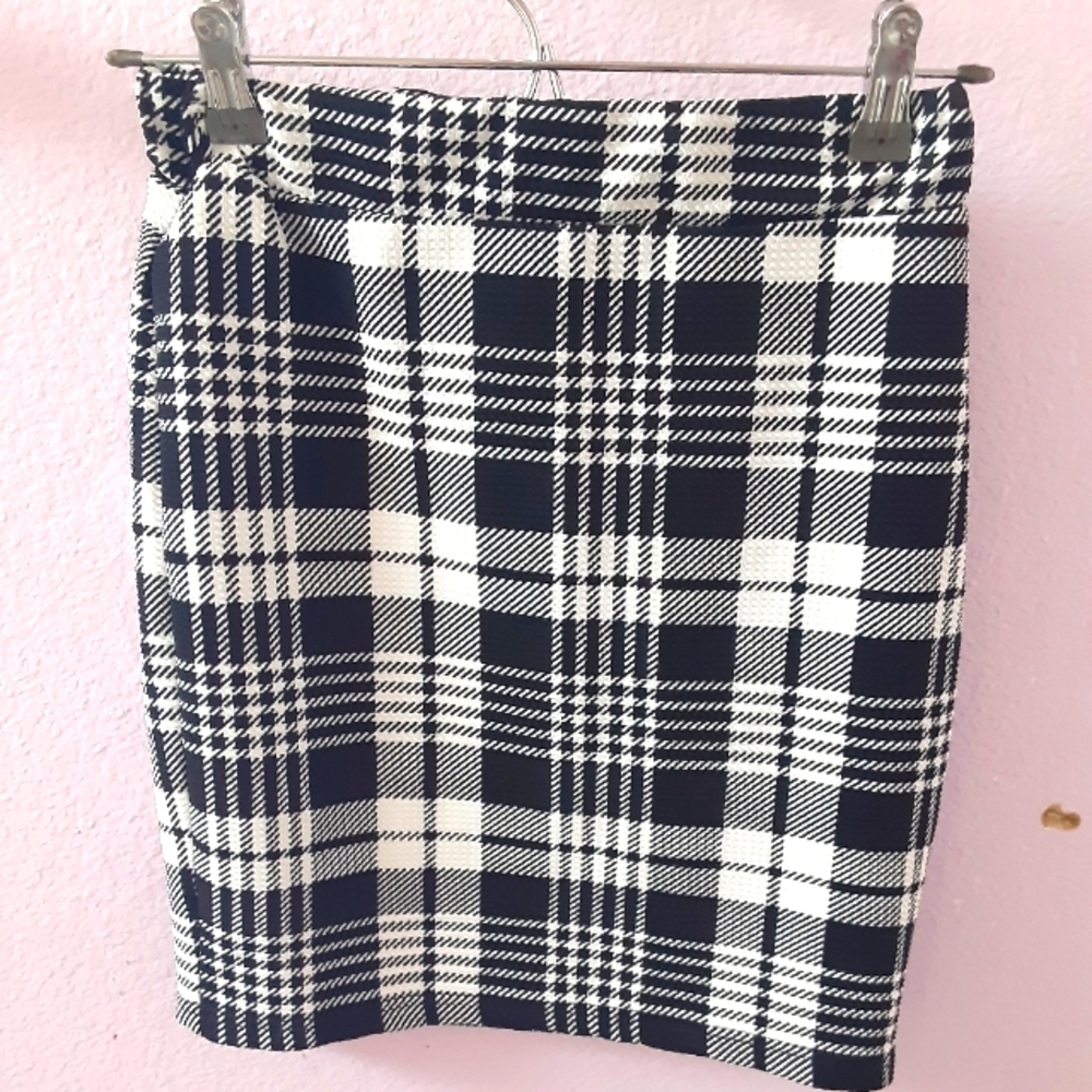 Shein black and white plaid mini skirt